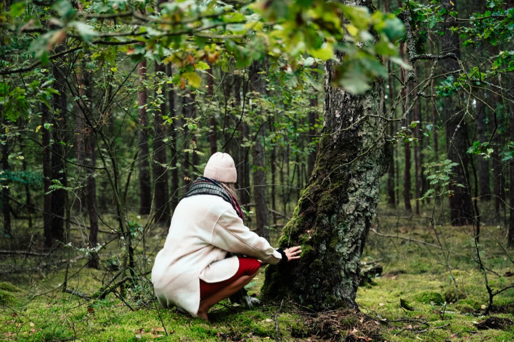 Waldbaden. Ein Erlebnis von intogreen. events. Fühlen, wahrnehmen, entspannen, die heilende Wirkung der Natur spüren. (c)seelenherzfotografie